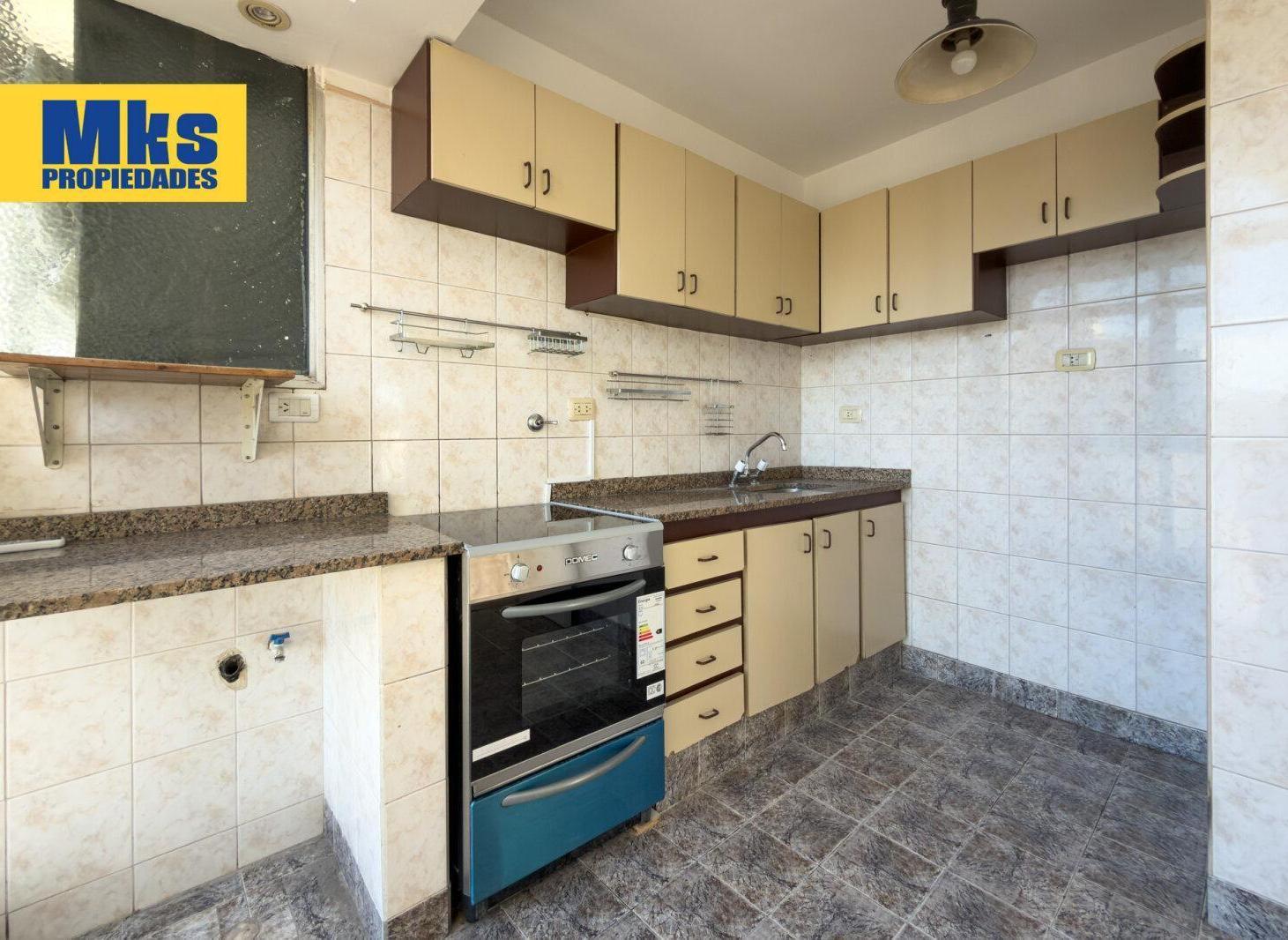 Foto de Departamento tres ambientes en venta. Piso alto c/ Balcon corrido, imagen 3