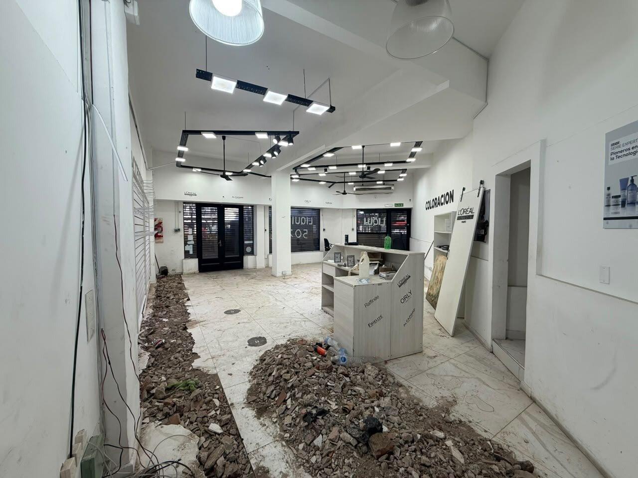 Foto de VENTA LOCAL COMERCIAL EN BARRACAS, imagen 2