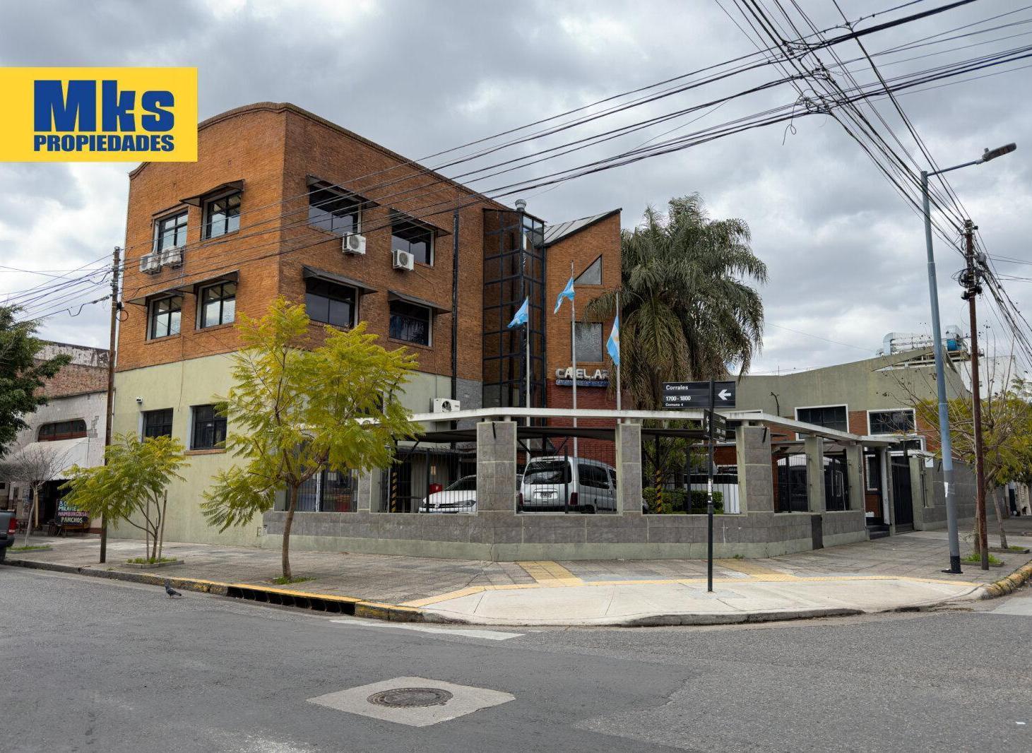 Foto de Venta. Galpon con oficinas y estacionamientos. Pompeya., imagen 1