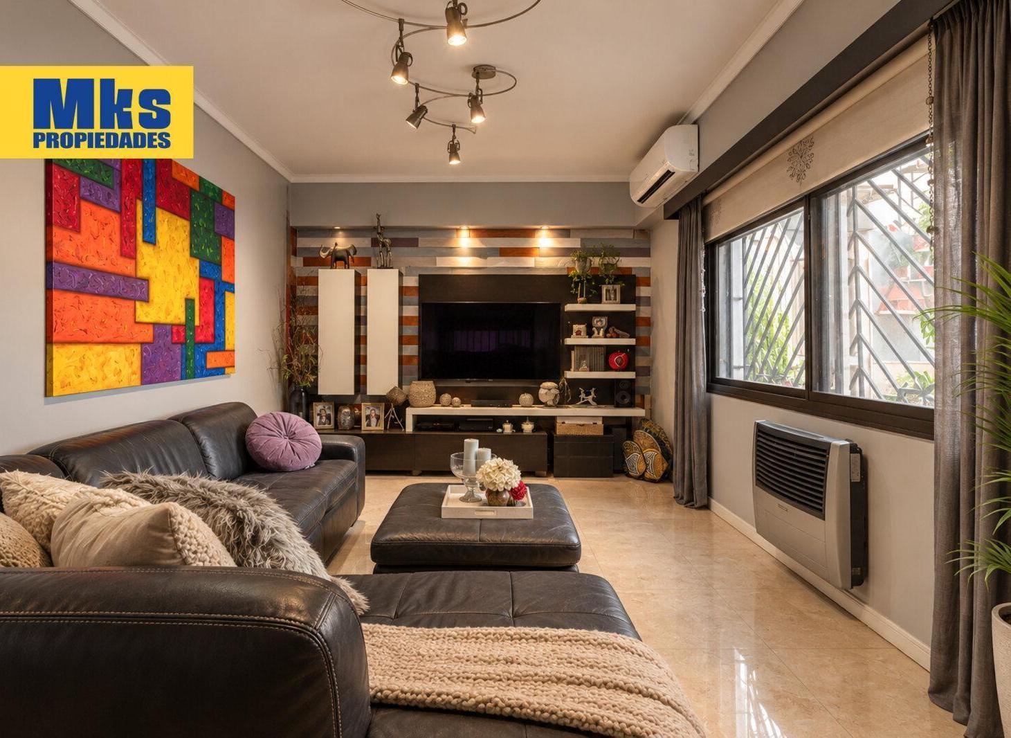 Foto de Excelente casa en venta. 5 ambientes. Patio, terraza c/parrilla y, imagen 3