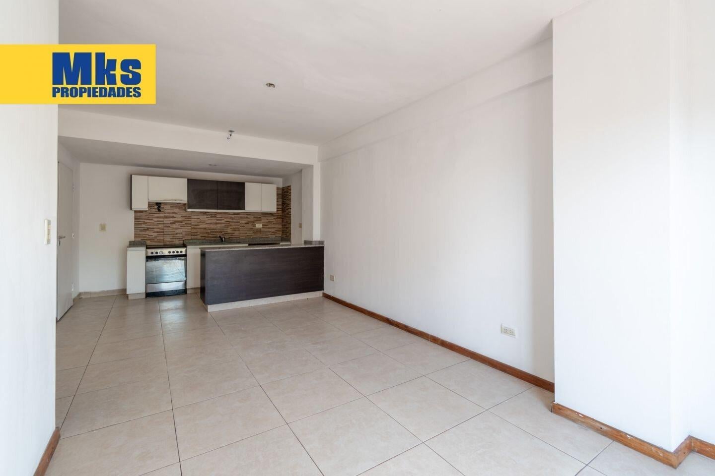 Foto de Departamento en venta. 2 ambientes c/ escritorio. Espacio guardacoches, imagen 3