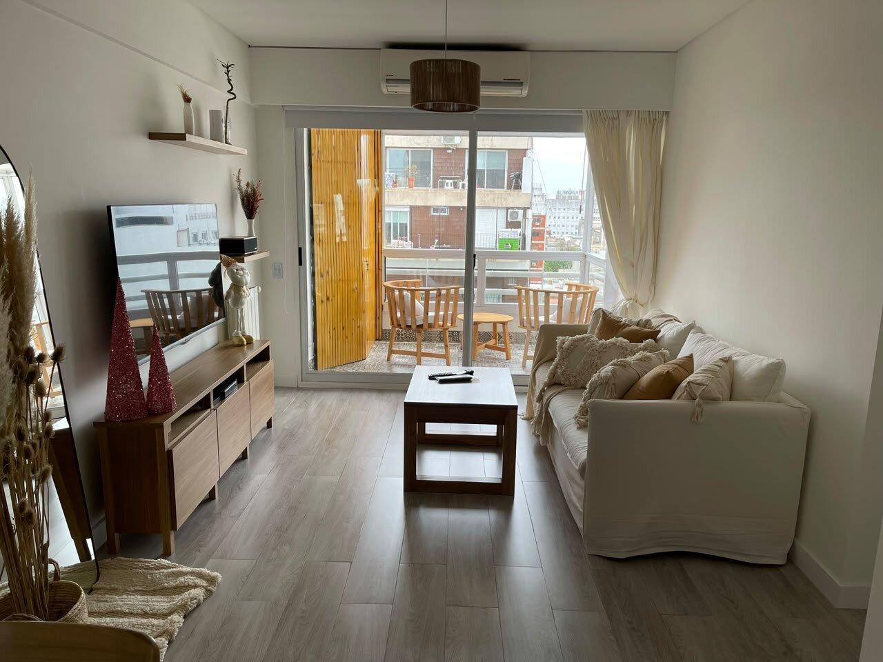Foto de Alquiler. 3 ambientes c/cochera . Av Montes de Oca., imagen 1