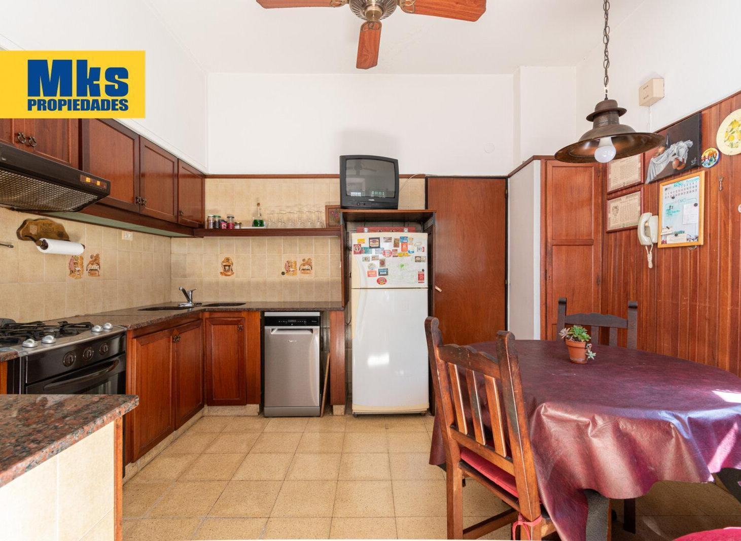 Foto de Excelente casa moderna en venta. Patio, terraza, balcon y quincho, imagen 2