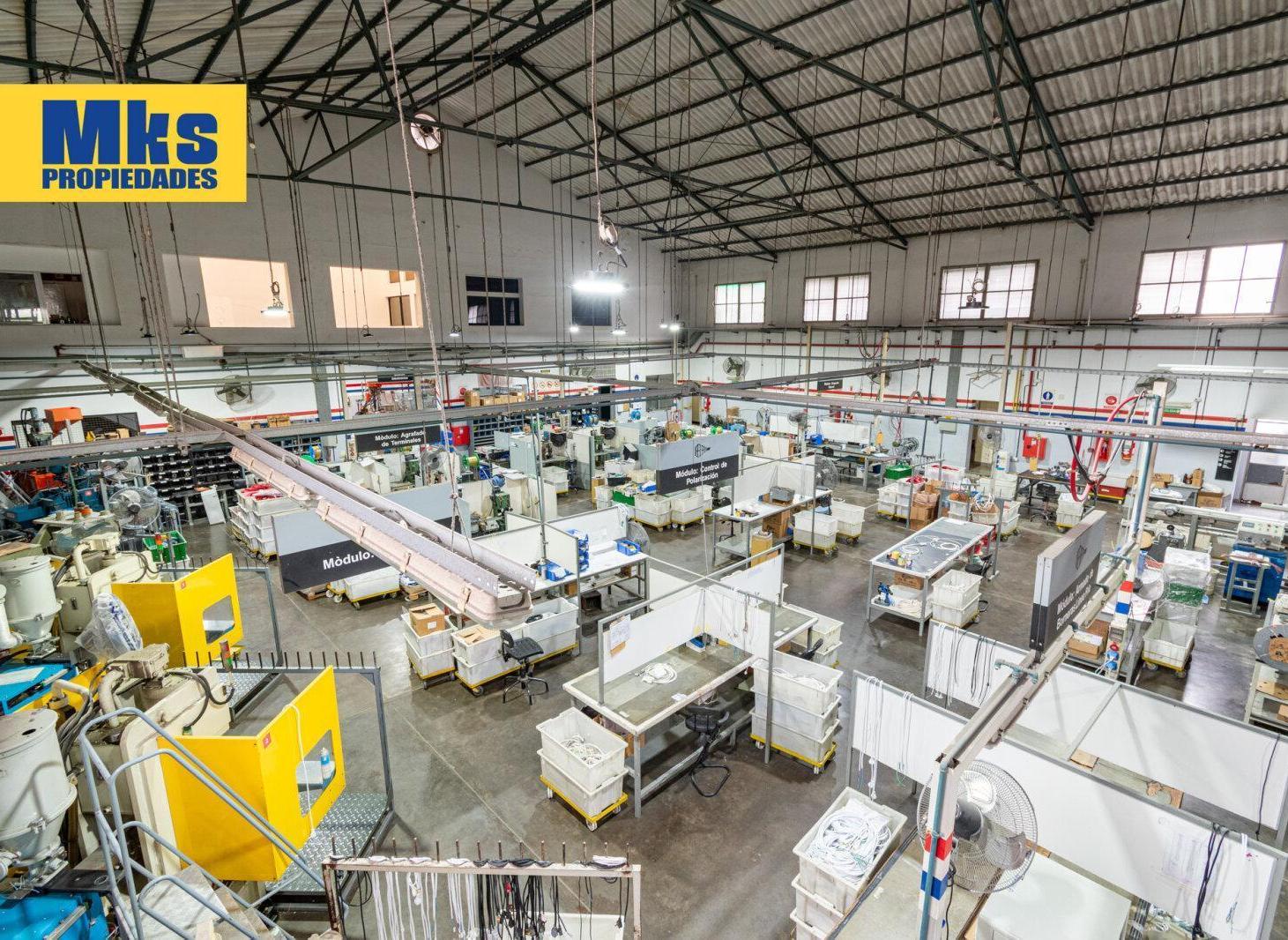 Venta. Galpon 900 m2 + 900m2 de oficinas. Mixtura 2. Pompeya.
