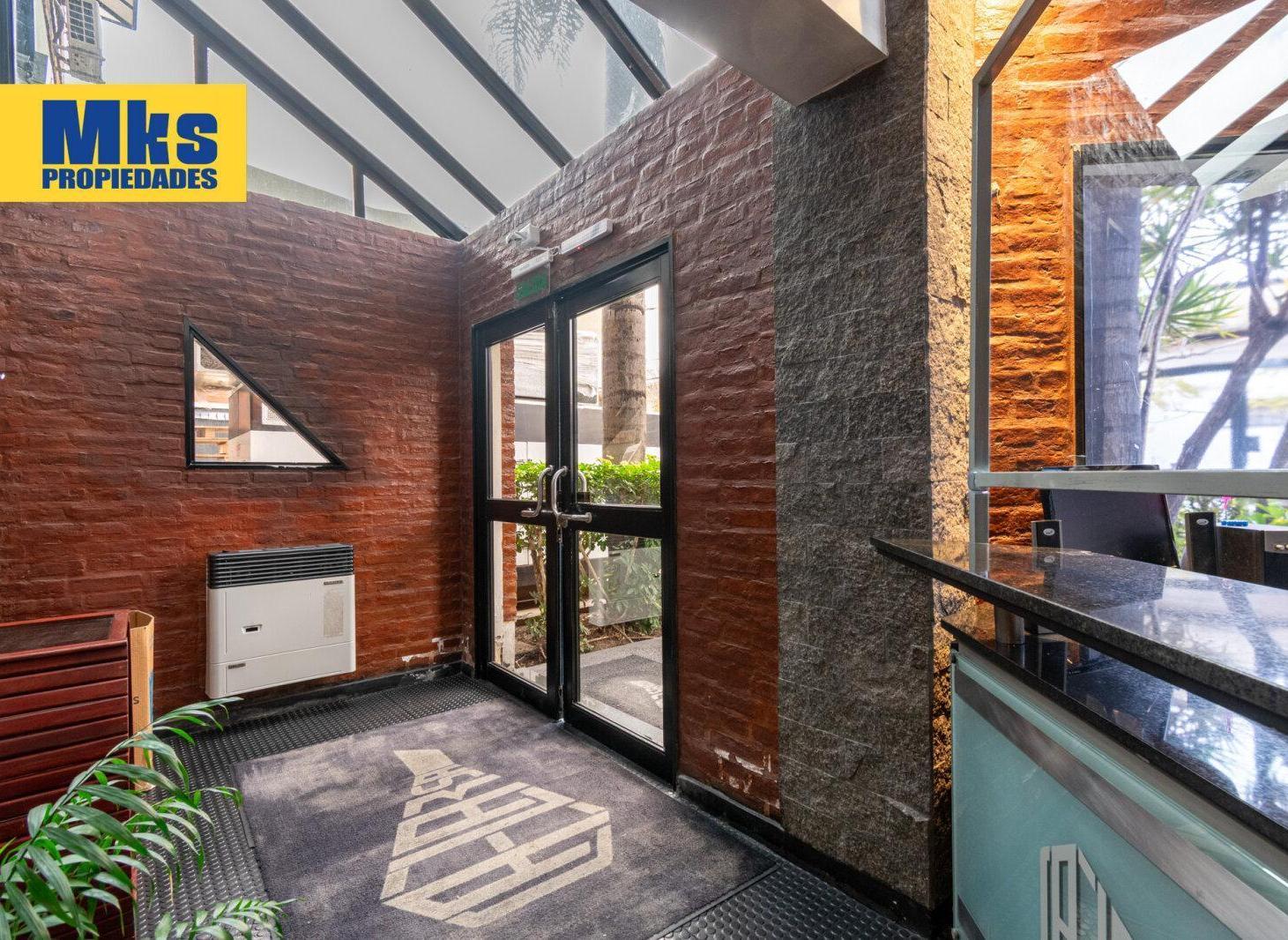 Foto de Venta. Galpon 900 m2 + 900m2 de oficinas. Mixtura 2. Pompeya., imagen 5