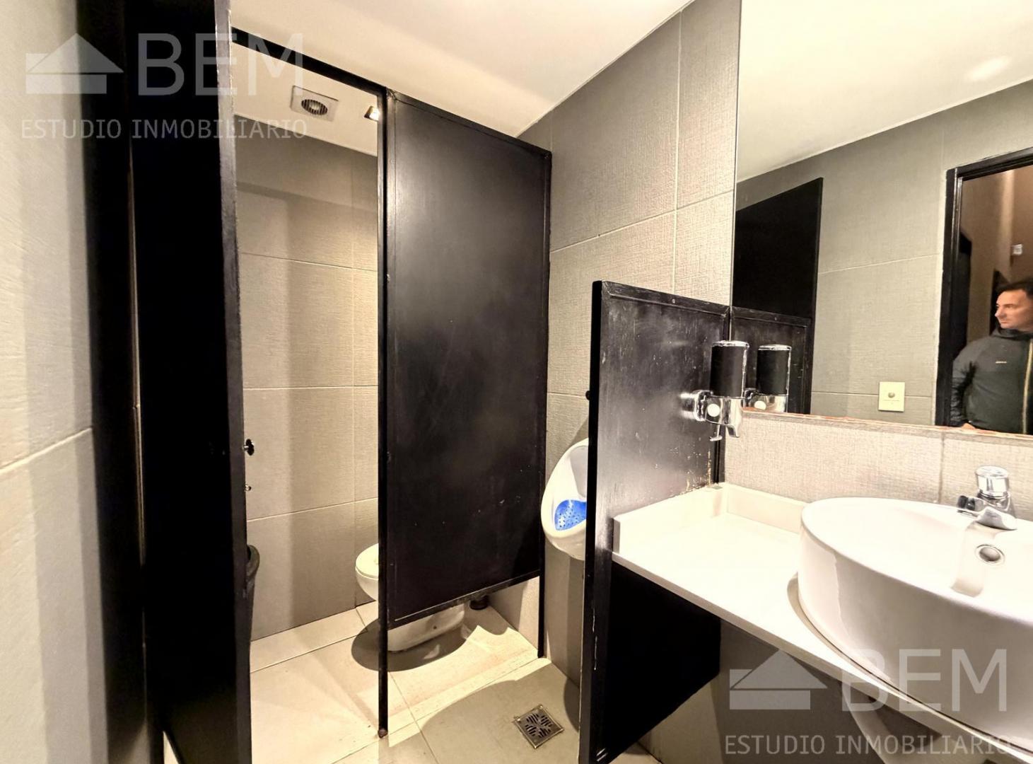 Foto de Excelente Local en Alquiler Torre Bellini Esmeralda, imagen 1