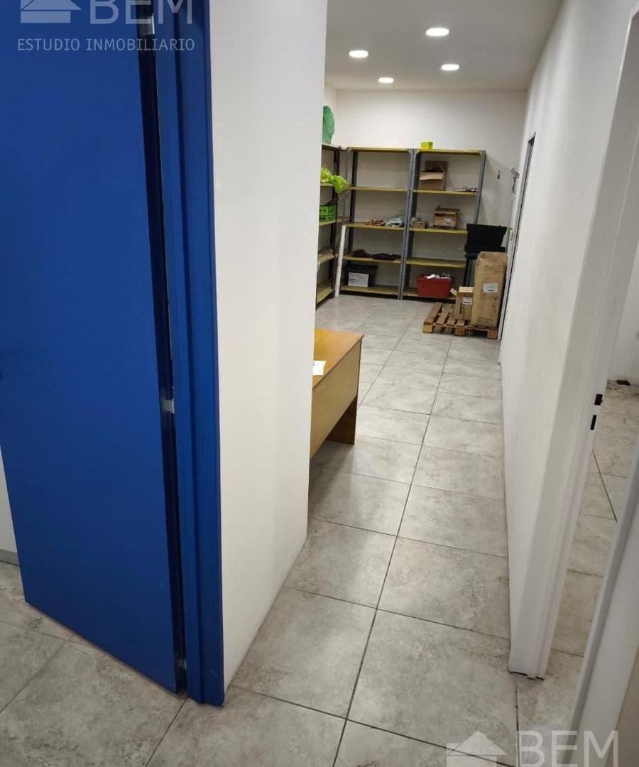 Foto de Local en Alquiler en Flores - Av. Rivadavia 7100 - Apto todo rubro, imagen 2