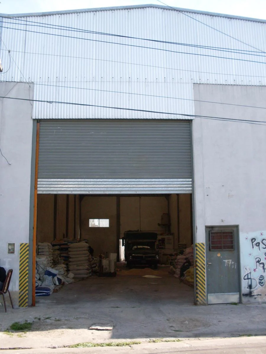 Alquilo en Munro Galpon de 235.m² en Zona Industrial 4