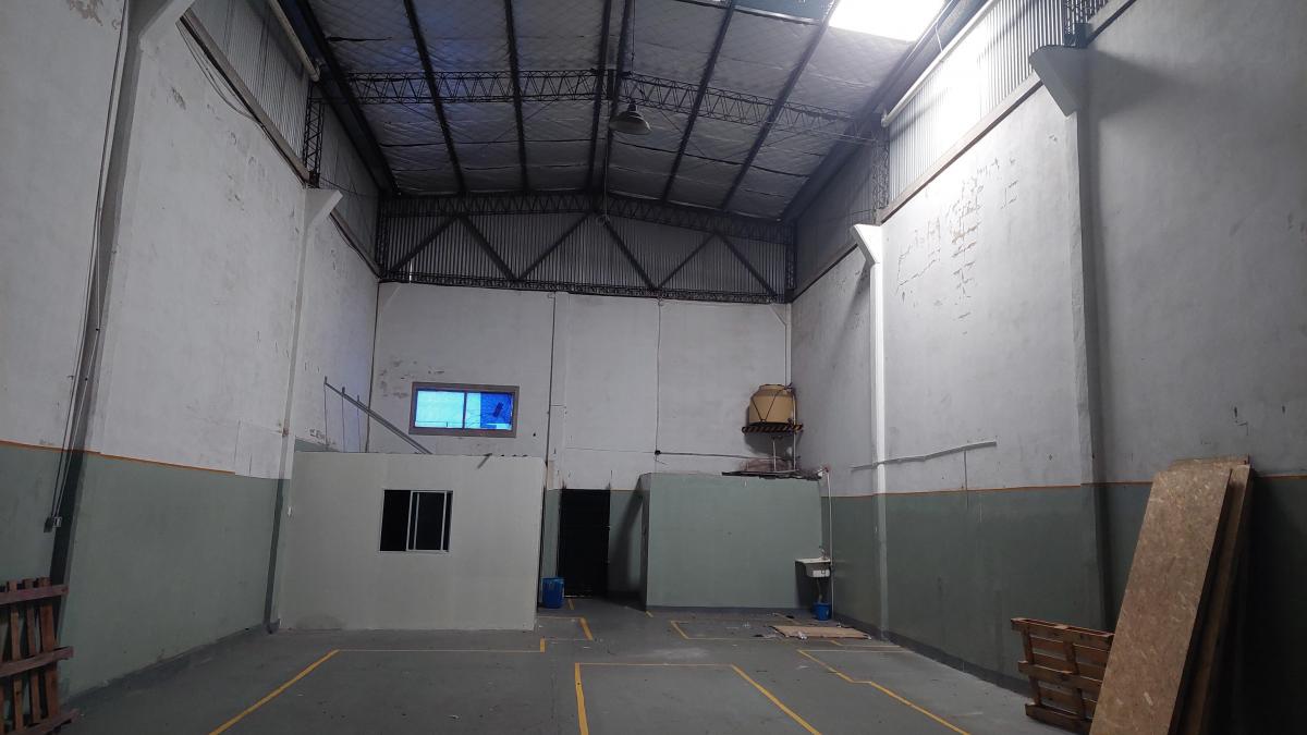 Alquilo en Munro Galpon de 235.m² en Zona Industrial 5
