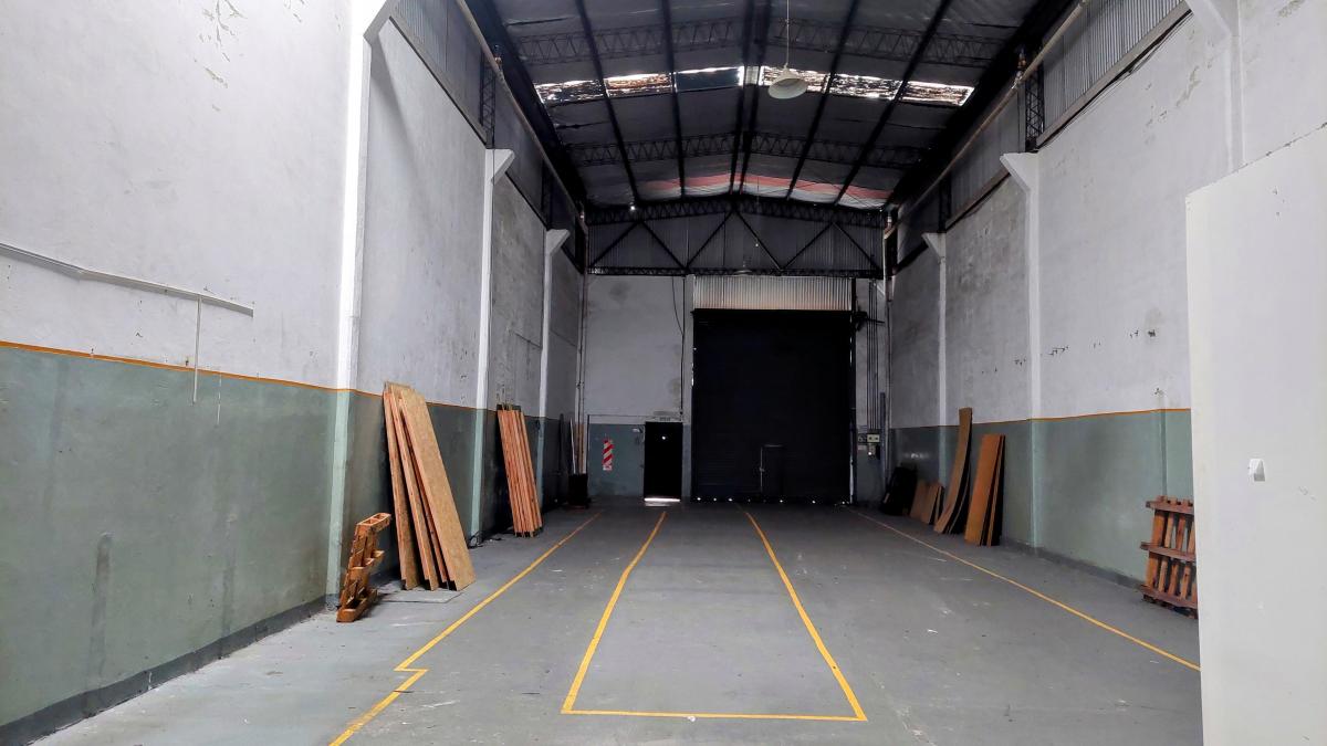Alquilo en Munro Galpon de 235.m² en Zona Industrial 3