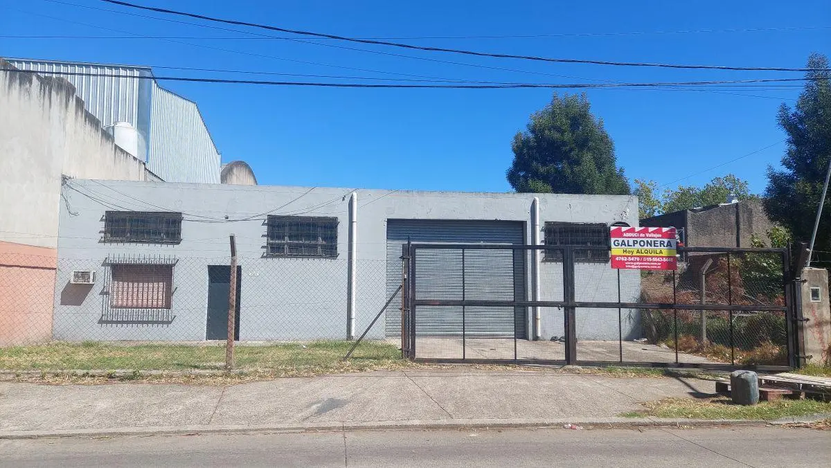 ALQUILO 225 m2 con Espacio libre 2