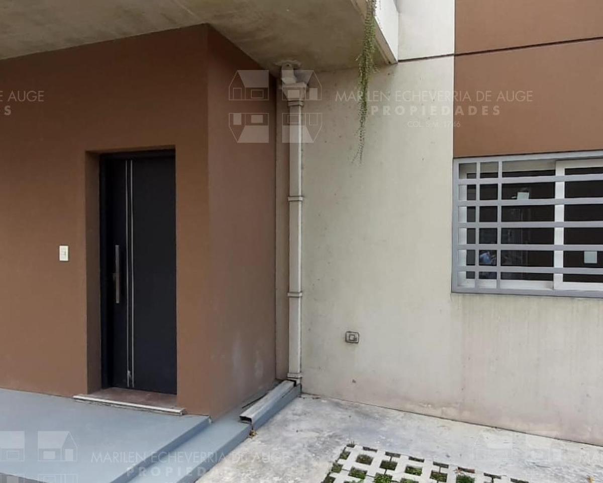 En Condominio Depto en Pta Baja de 3 Ambientes con 2 Baños 4