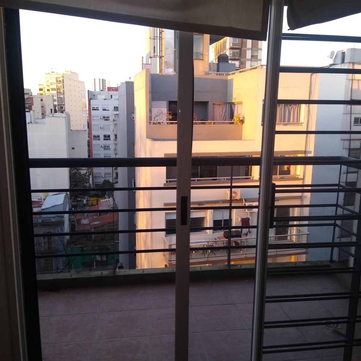 Alquiler Excelente Dto de 2 Amb con Balcon 3