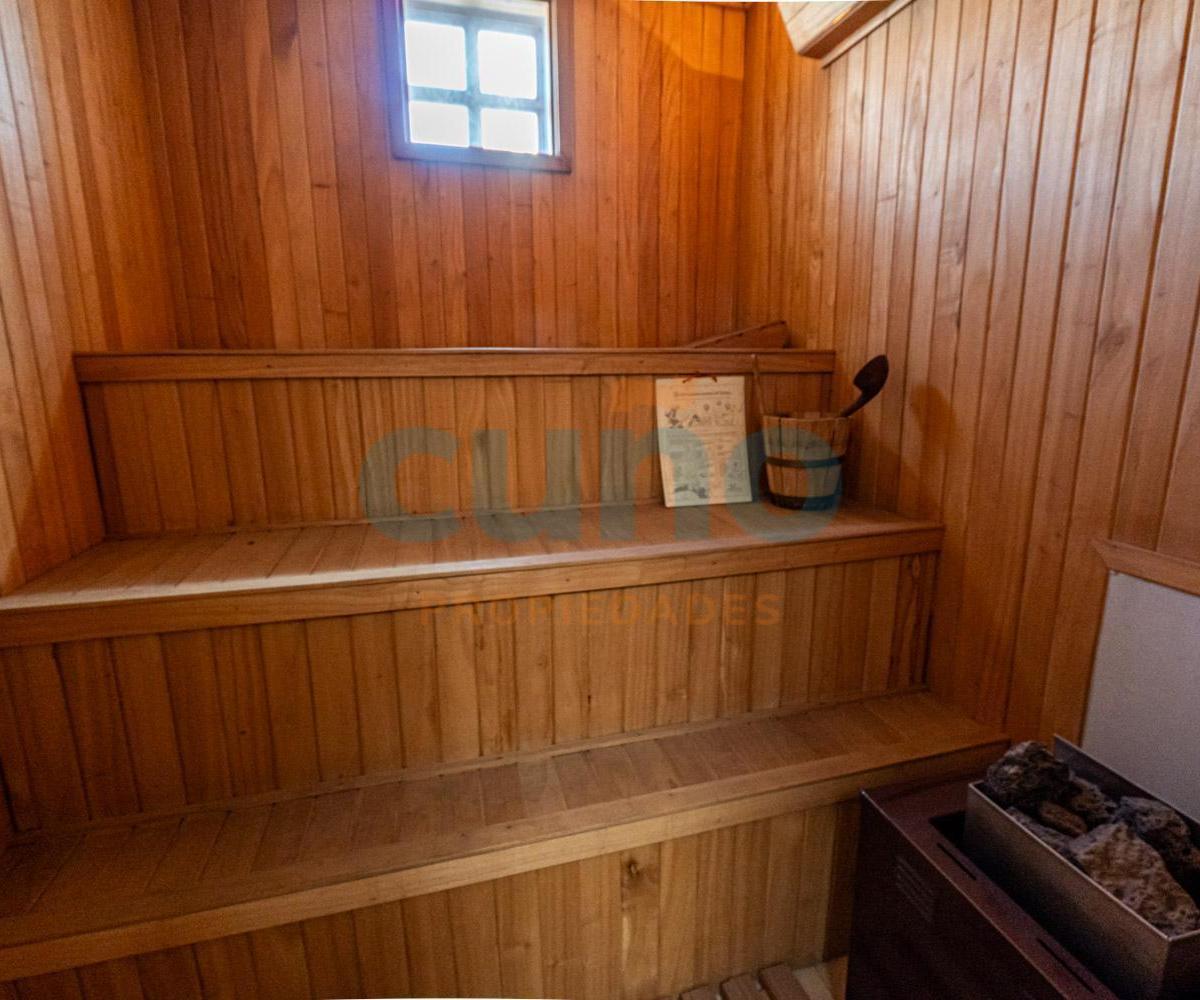 Casa de 5 Ambientes, Jardin, Piscina, 3 Cocheras - 100% Luz 2