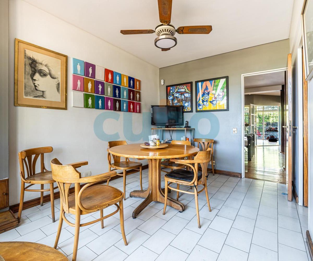 Casa de 5 Ambientes, Jardin, Piscina, 3 Cocheras - 100% Luz 1