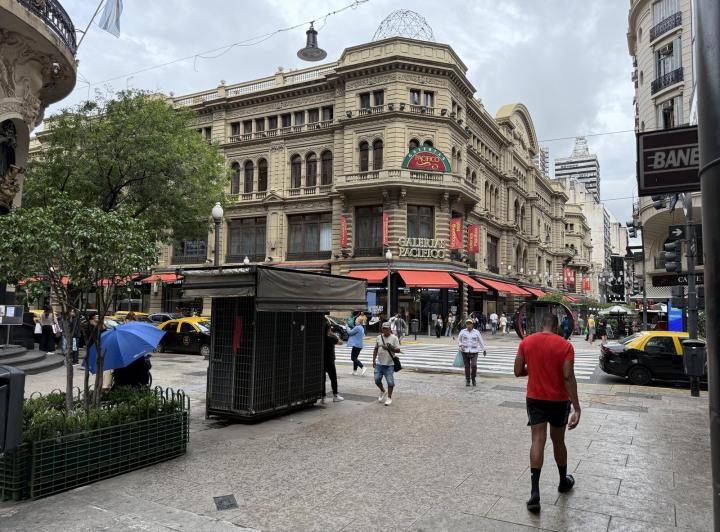 Peatonal Florida 816 esquina Av Córdoba - el 1er local de la cuadra! 3