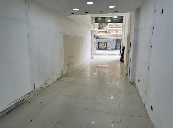 Peatonal Florida 816 esquina Av Córdoba - el 1er local de la cuadra! 2