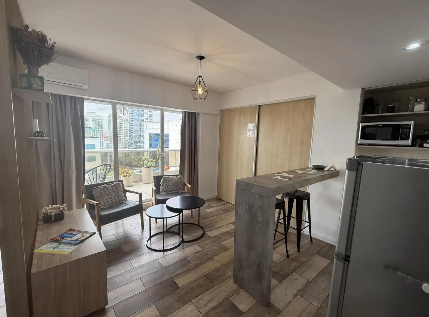 ALQUILER AMOBLADO MONOAMBIENTE CON BALCÓN VISTA RIO 2