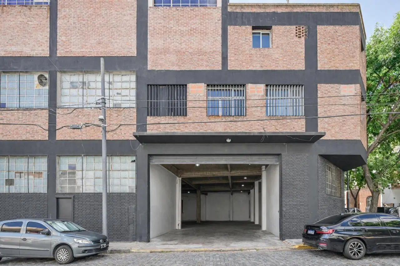 Deposito 2250m2!  Caballito - Flores 2