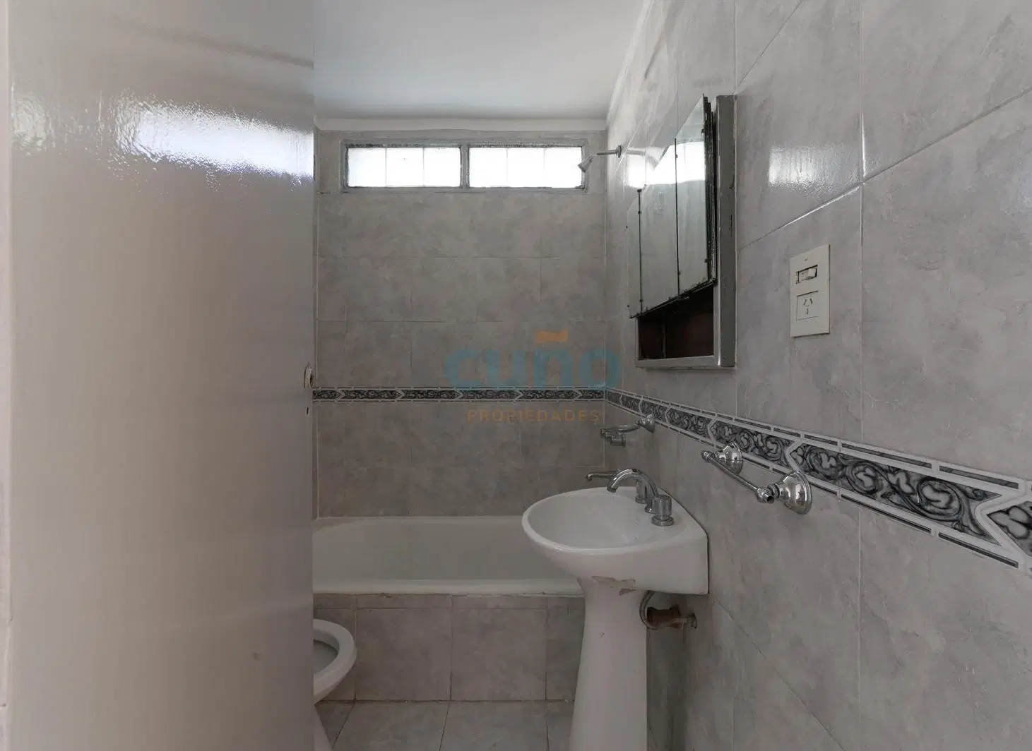 100% luminoso 3 ambientes piso alto! Sol y luz 5
