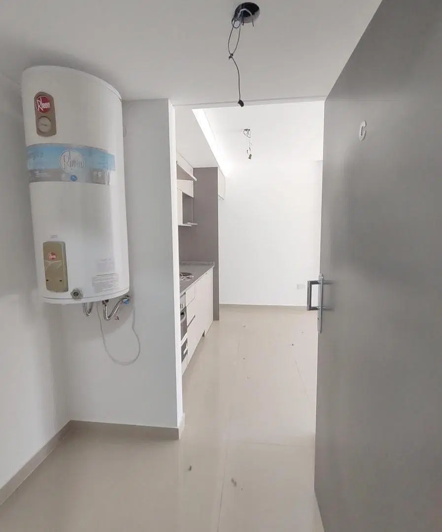 Dos ambientes en corredor Donado Holmberg 1