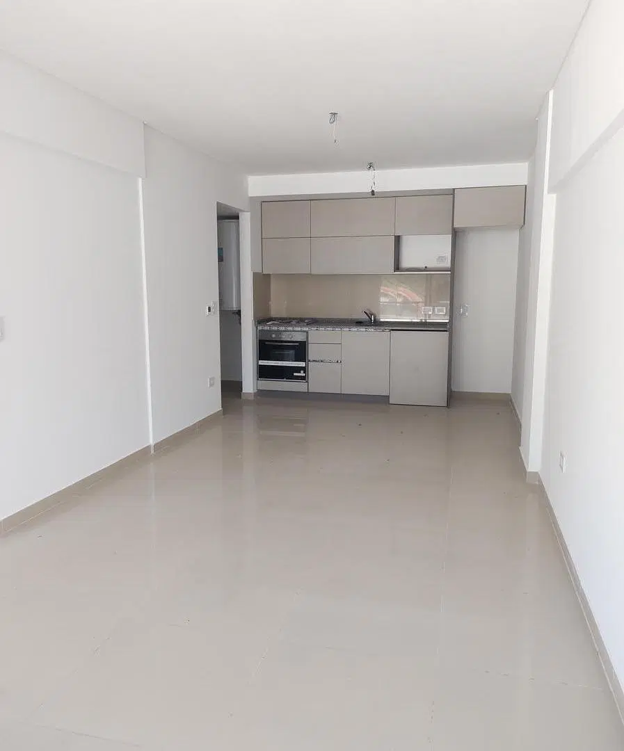 Dos ambientes en corredor Donado Holmberg 8