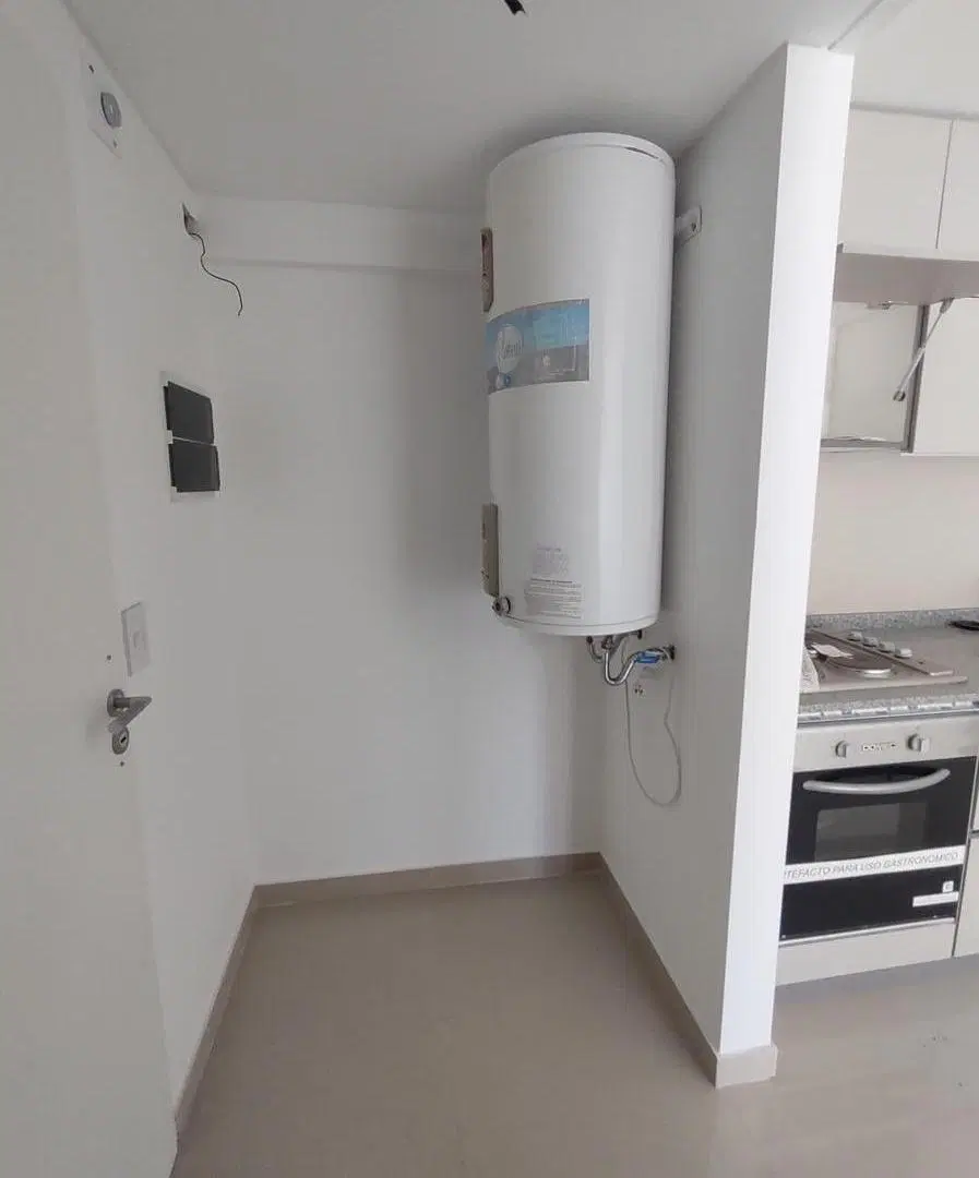 Dos ambientes en corredor Donado Holmberg 5