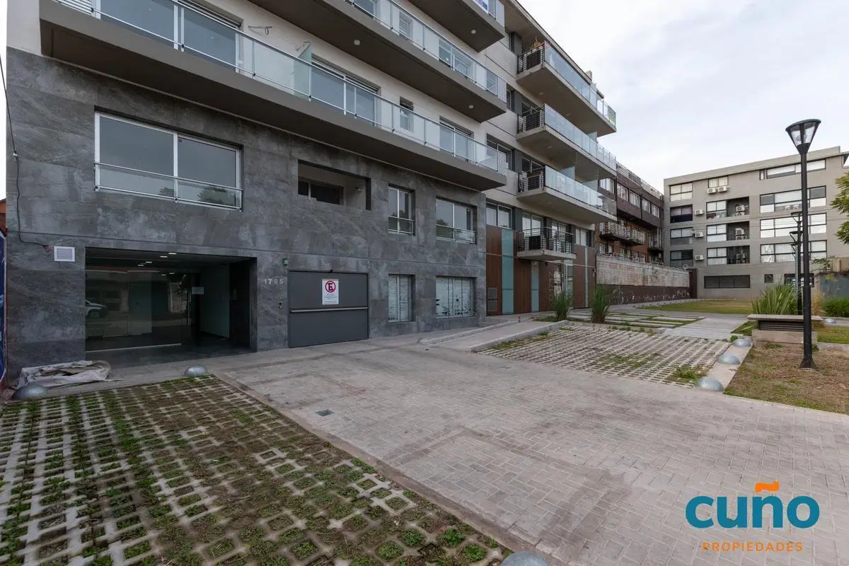 Dos ambientes en corredor Donado Holmberg 4