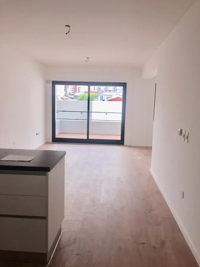 ALQUILER MONOAMB EN L CON COCHERA. AMENITIES 3