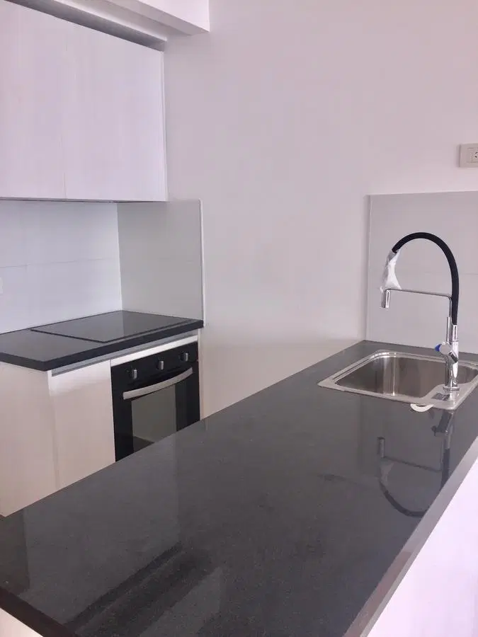 ALQUILER MONOAMB EN L CON COCHERA. AMENITIES 2