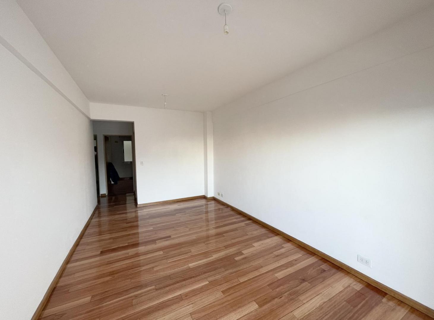 Foto de ALQUILER 2 ambientes piso alto !, imagen 1