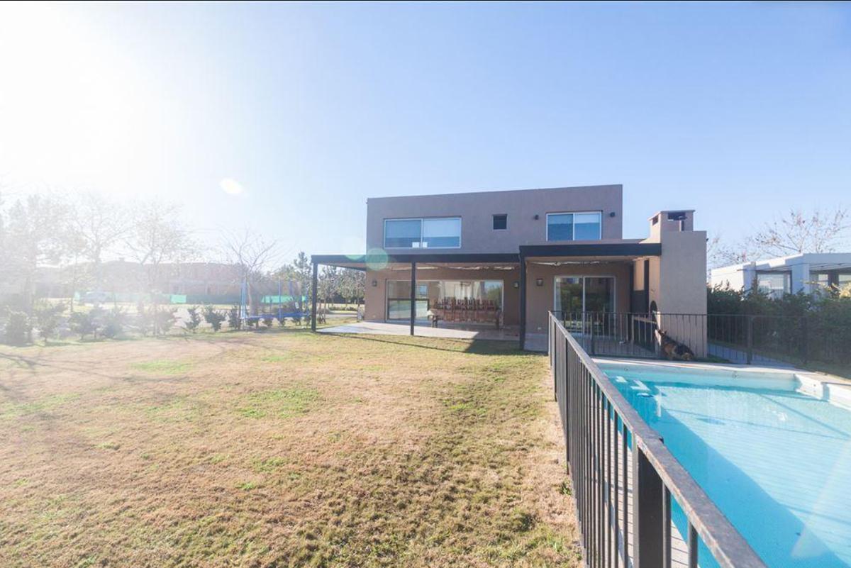 Excelente Casa en Talar del Lago II 3