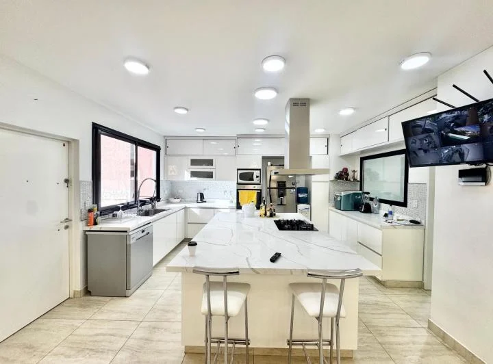 Casa de 5 ambientes remodelada con cochera y pileta en Villa Crespo 5