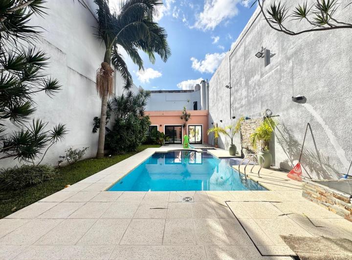 Casa de 5 ambientes remodelada con cochera y pileta en Villa Crespo 4