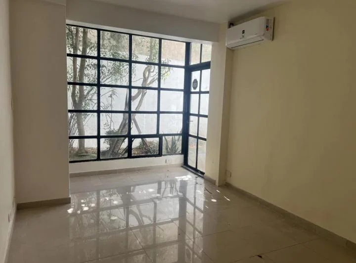 Consultorio/Oficina de 5 ambientes planta baja Apto profesional en Barrio Norte 3