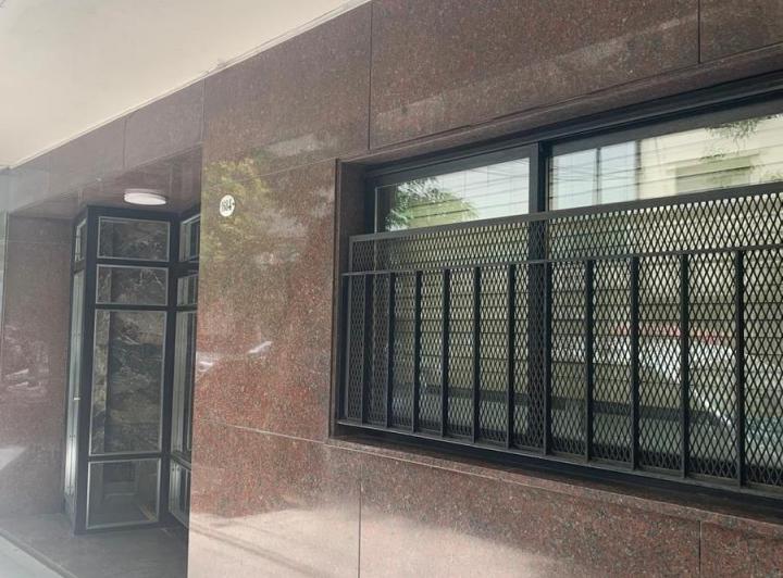 Consultorio/Oficina de 5 ambientes planta baja Apto profesional en Barrio Norte 5