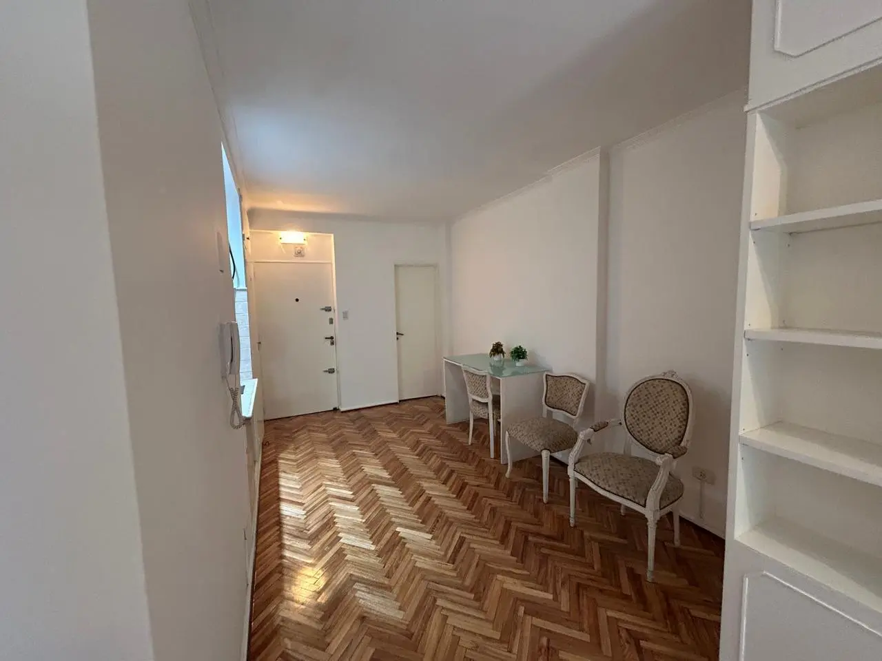 Venta de Monoambiente luminoso frente a parque las heras 5