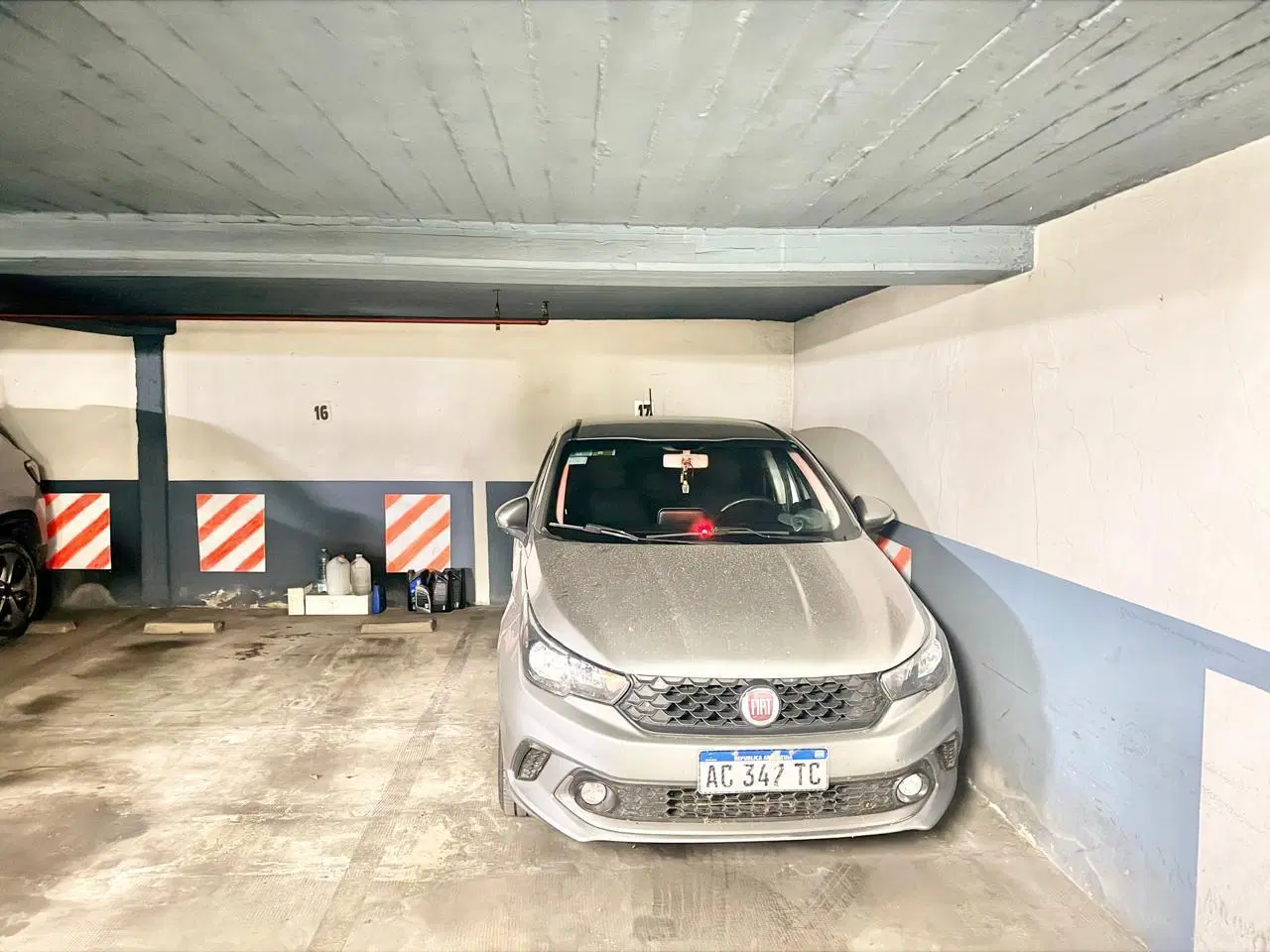 Venta de 6 Cocheras con seguridad en Barrio Norte 3