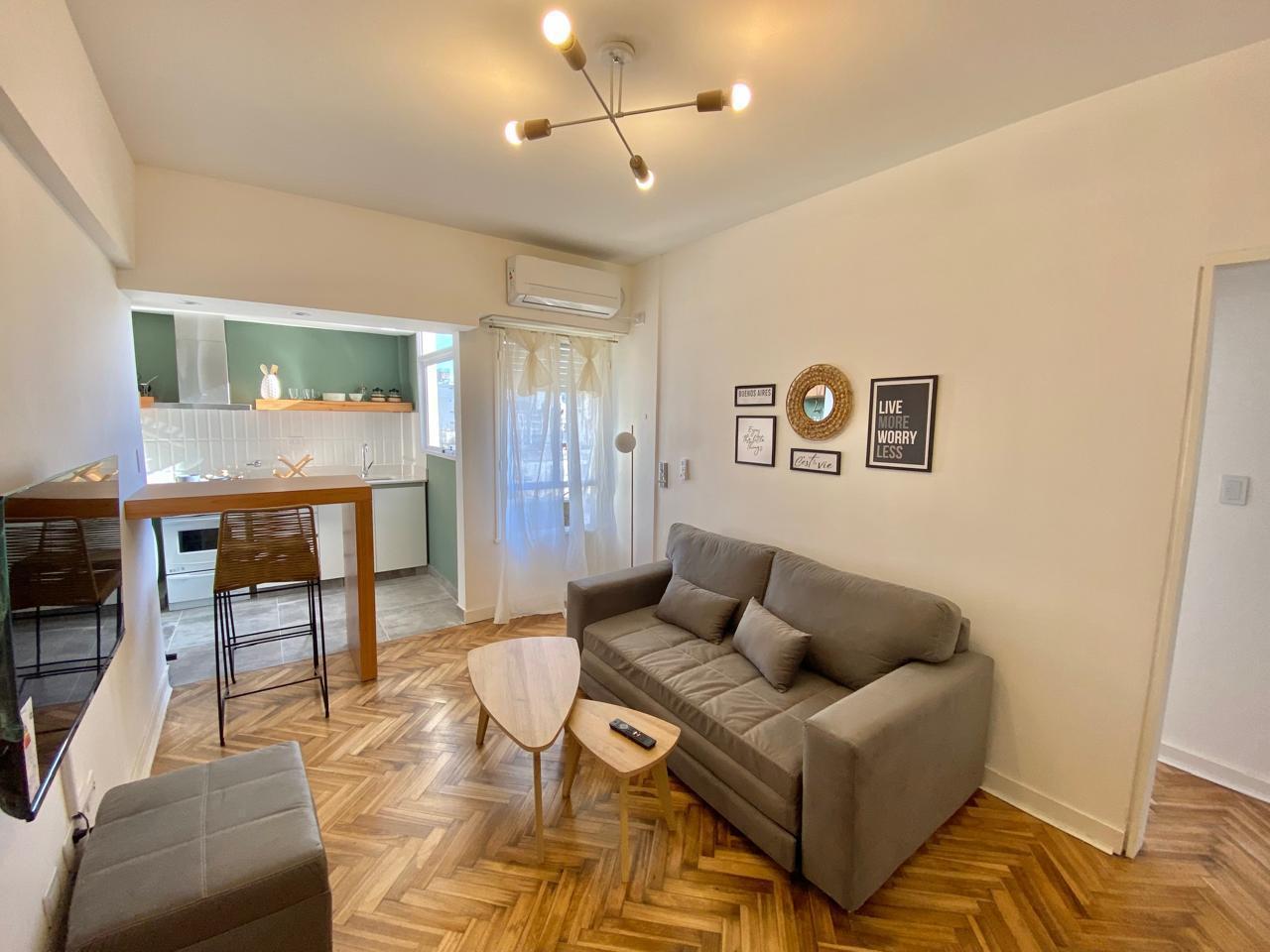 Excelente departamento de 2 ambientes reciclado a nuevo en piso 12 en Recoleta