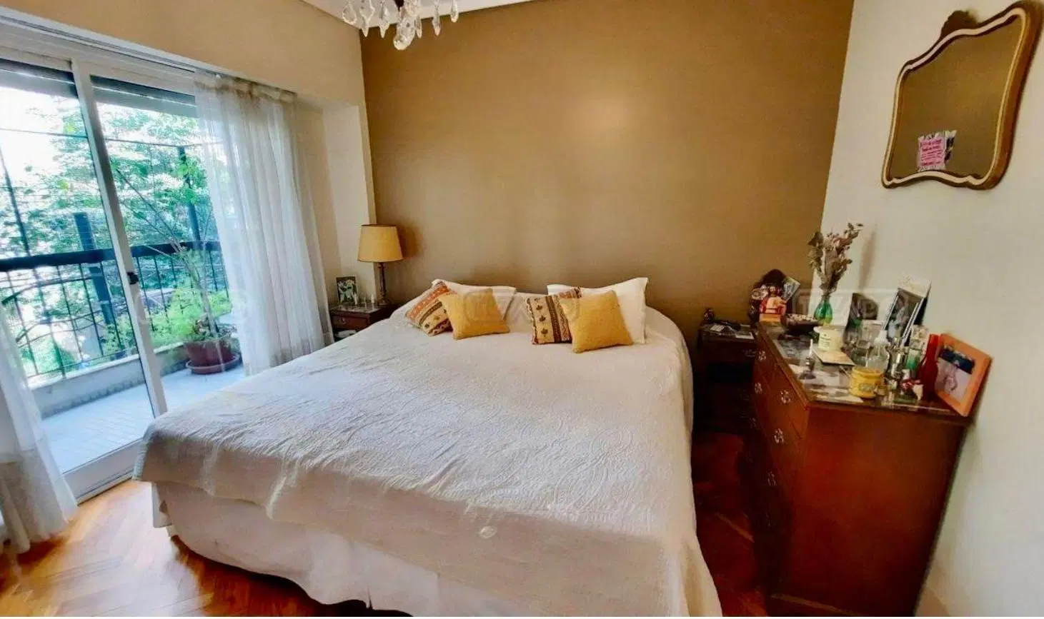 Piso Exclusivo 4 Ambientes en Palermo Chico | Palier Privado y Balcón 2