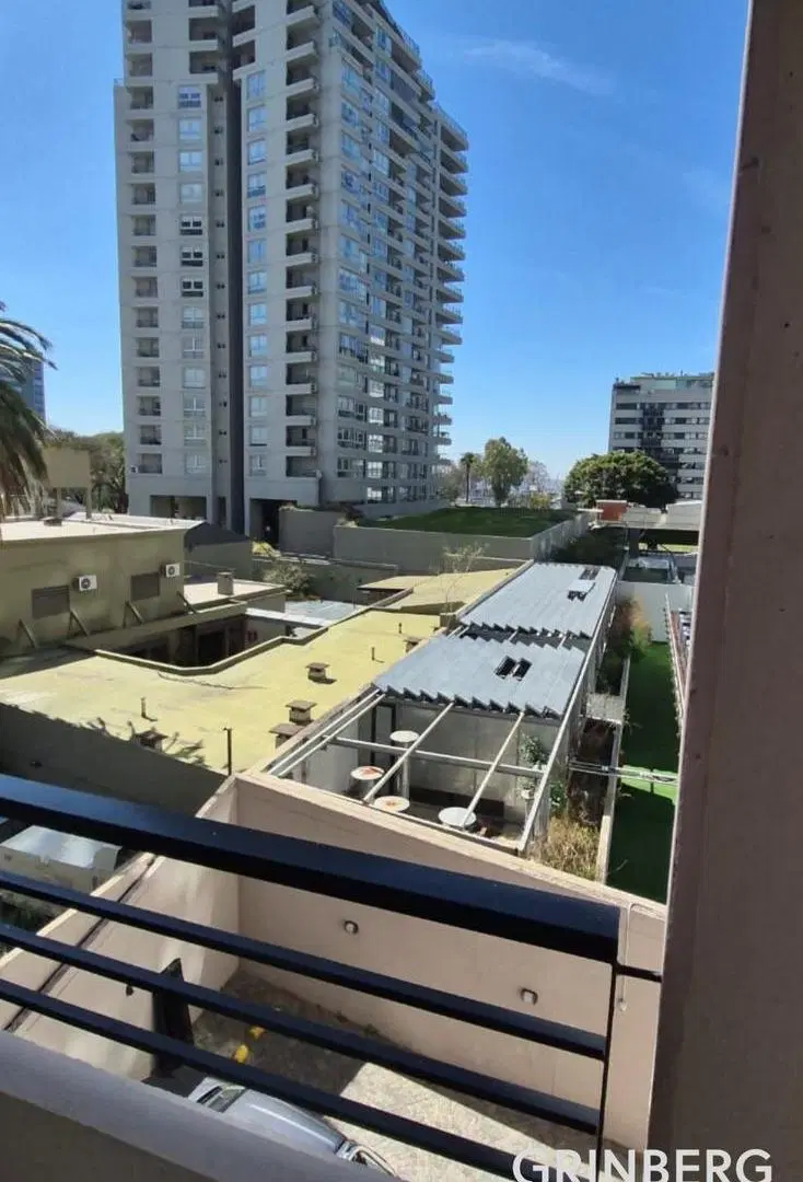 Departamento 3 ambientes con cochera fija y vista al rio en Olivos 1
