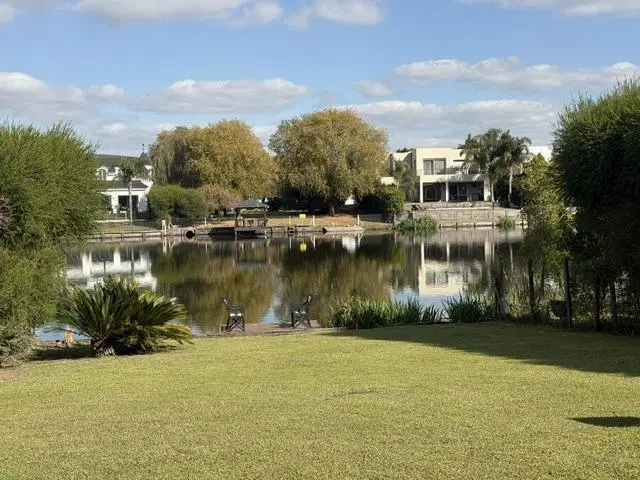 Casa en Barrio Los Sauces al agua sin muebles 2