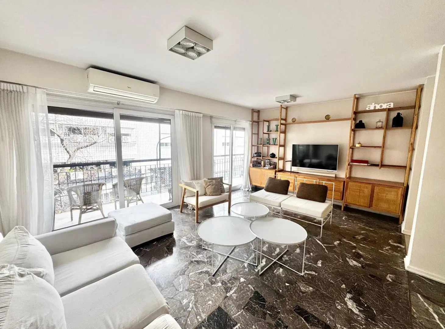 Piso de 4 ambientes luminoso con balcon y cochera en Belgrano 3