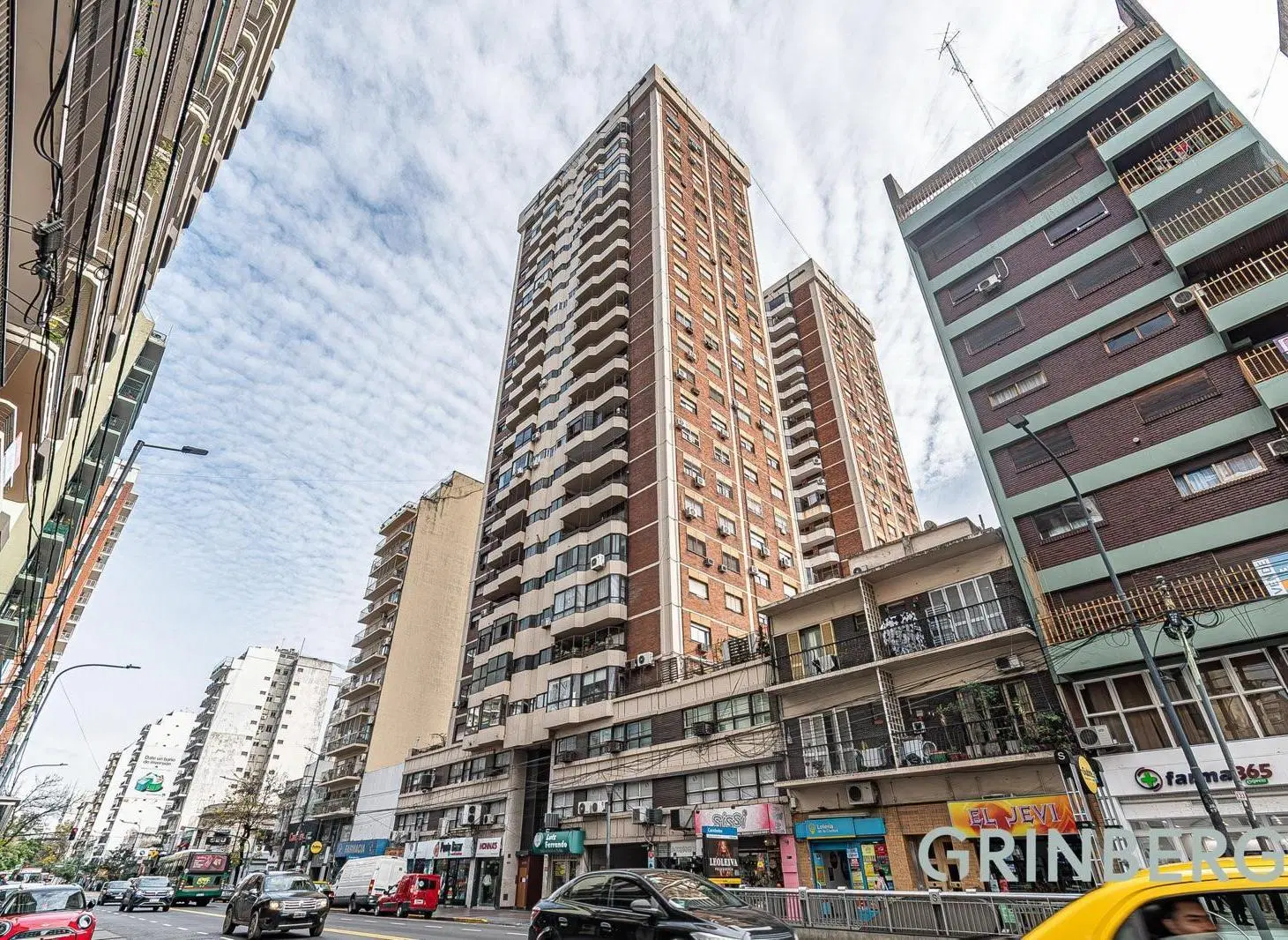 Increible 3 ambientes con dependencia ubicado en un piso alto,Venta! 1