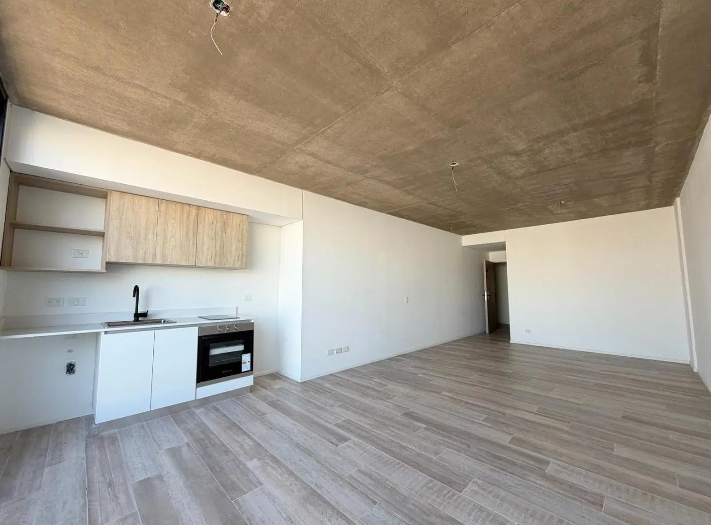 Excelente Monoambiente al frente con balcón aterrazado a estrenar. 5