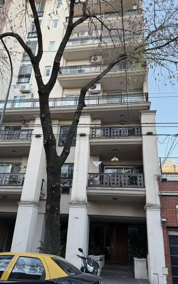 Departamento 3 ambientes con balcon corrido y cochera en Villa Urquiza 2