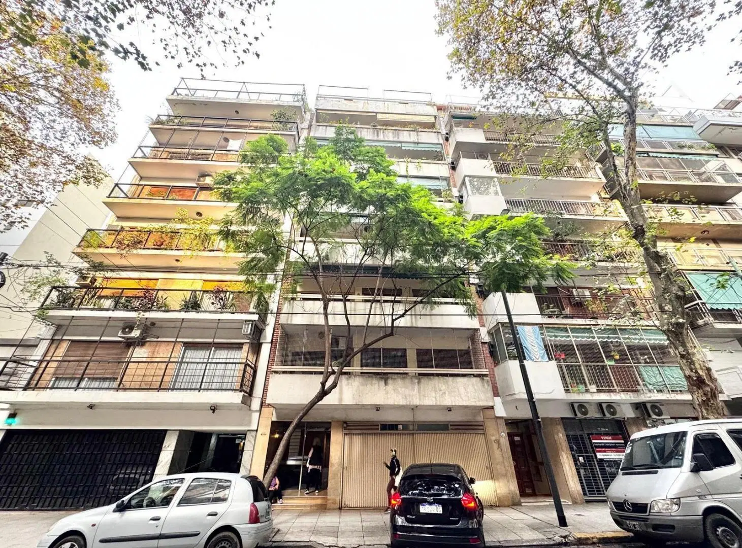 Departamento 4 ambientes con cochera, dependencia y balcon aterrazado en belgrano. 3
