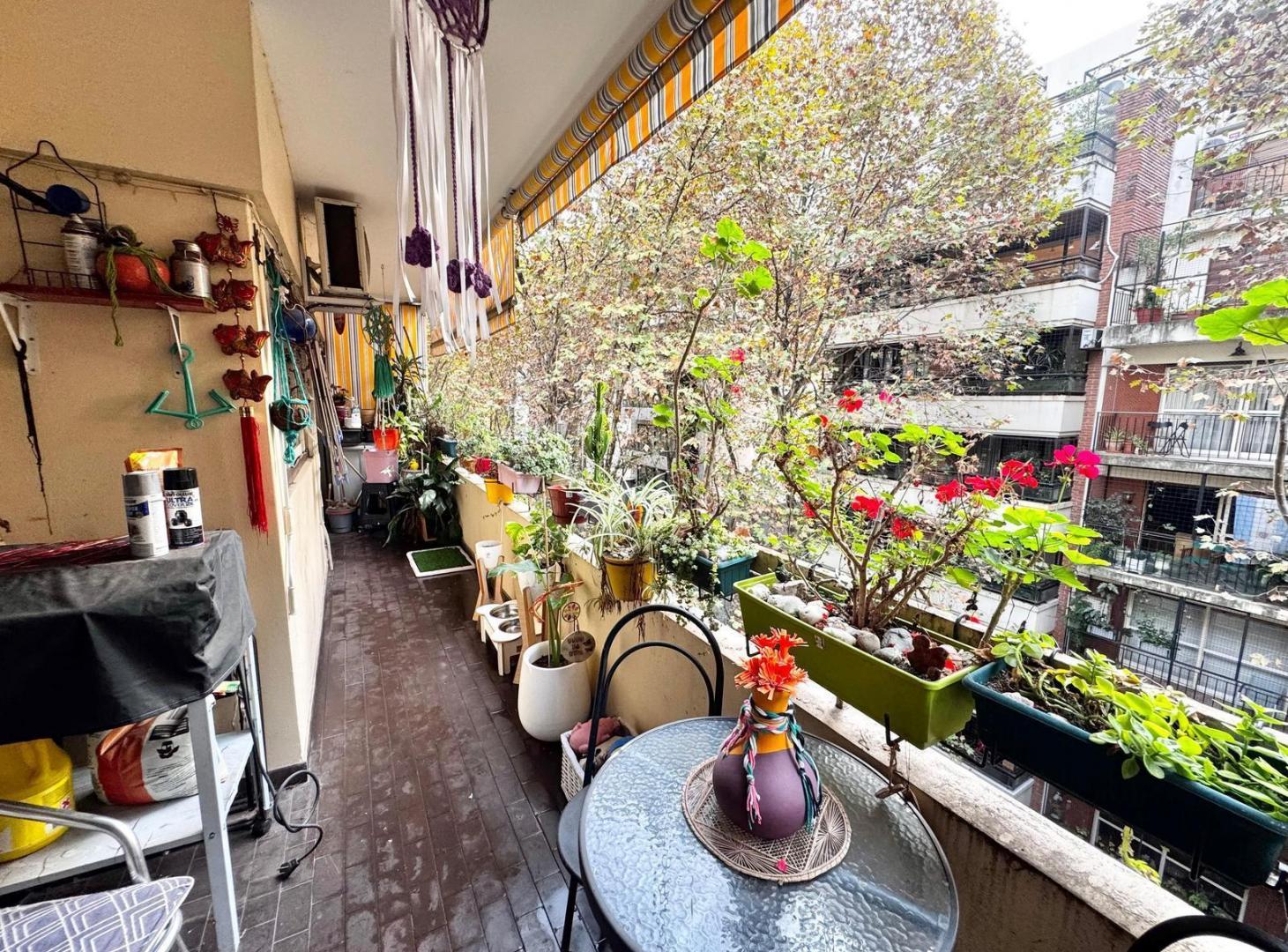 Departamento 4 ambientes con cochera, dependencia y balcon aterrazado en belgrano.