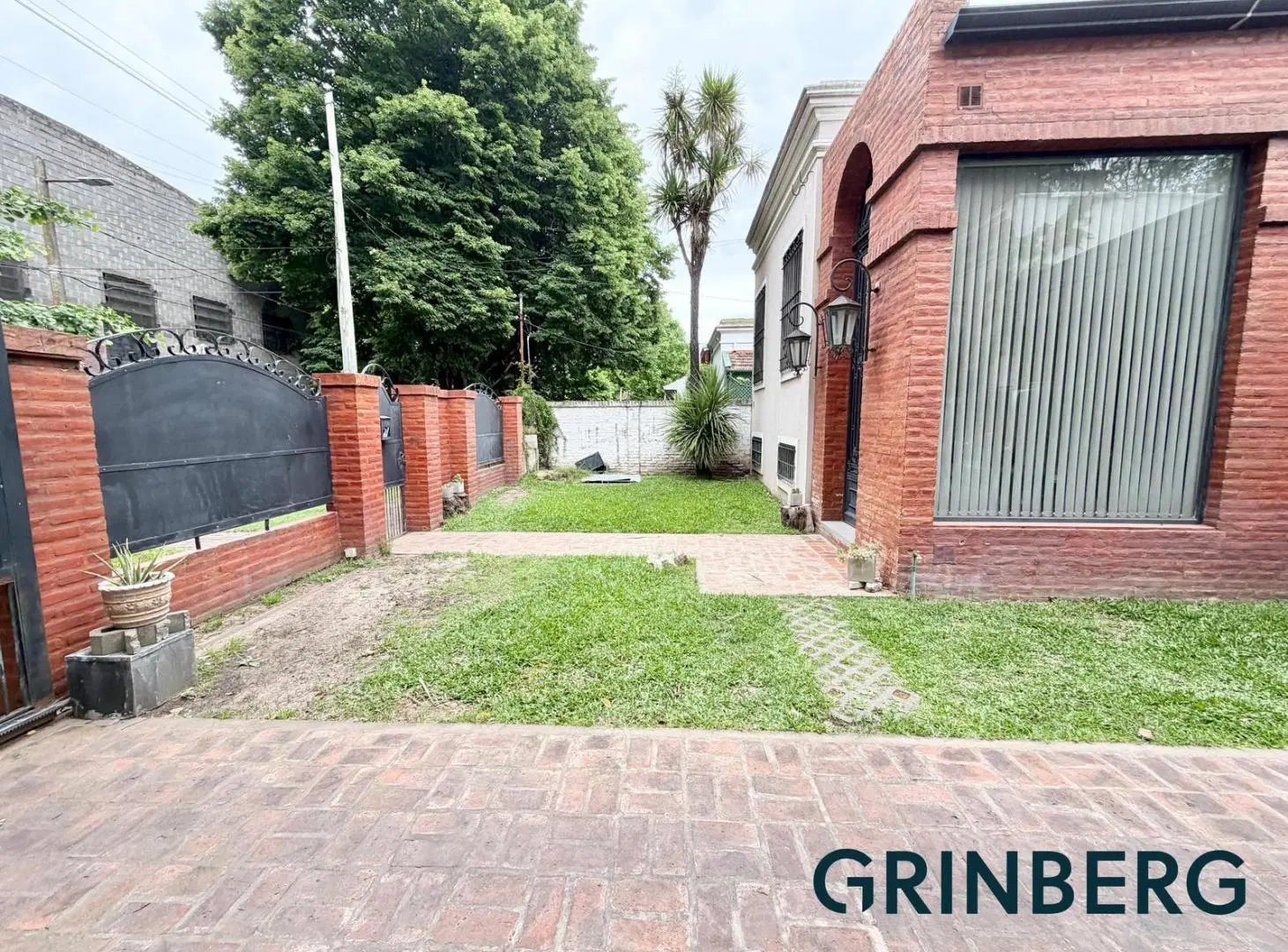 Casa 4 Dormitorios con Parque, Pileta y Quincho en Adrogué 3