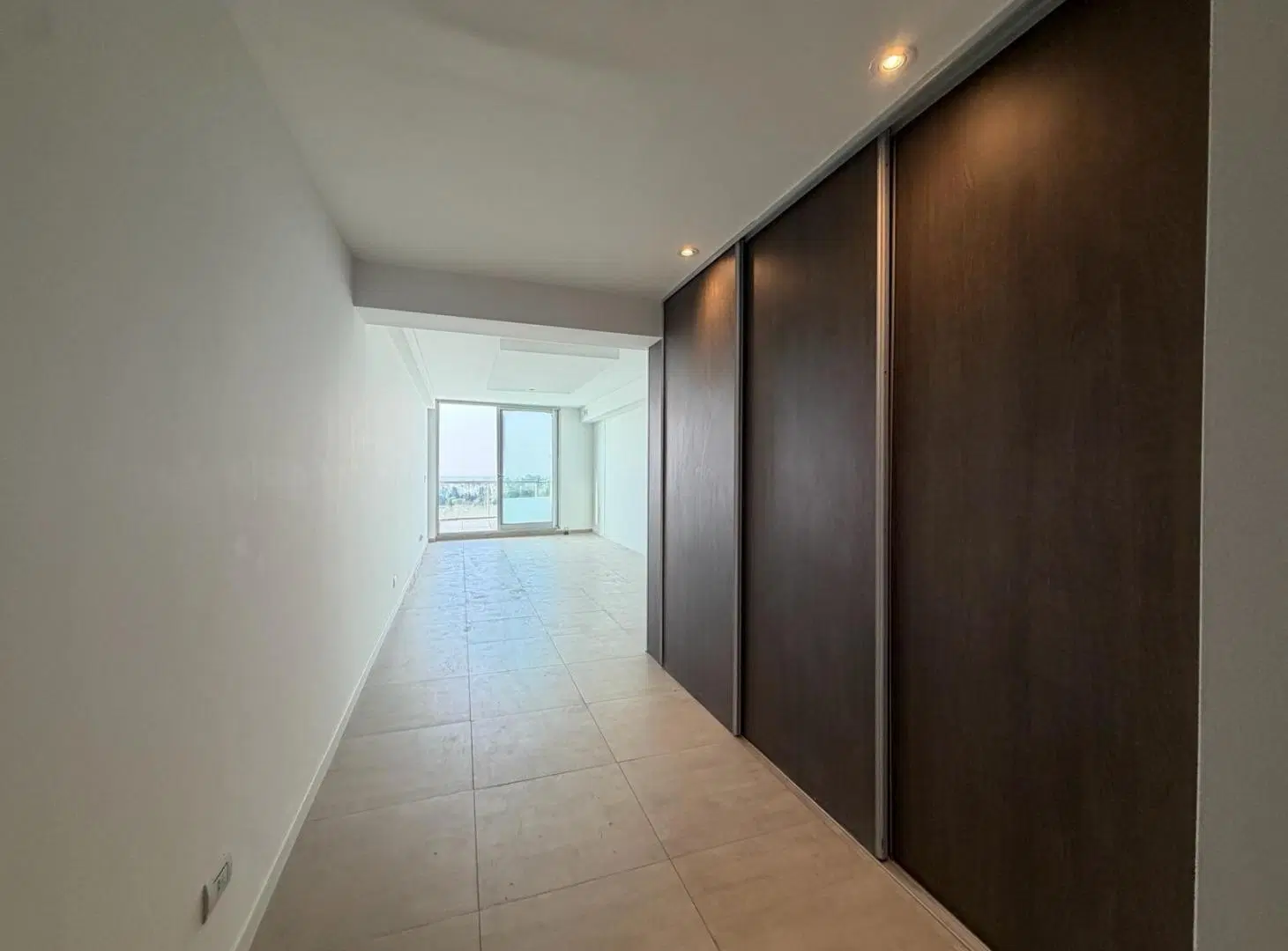 Increible Departamento con balcón terraza, increibla vista al rio y cochera Fija. 2